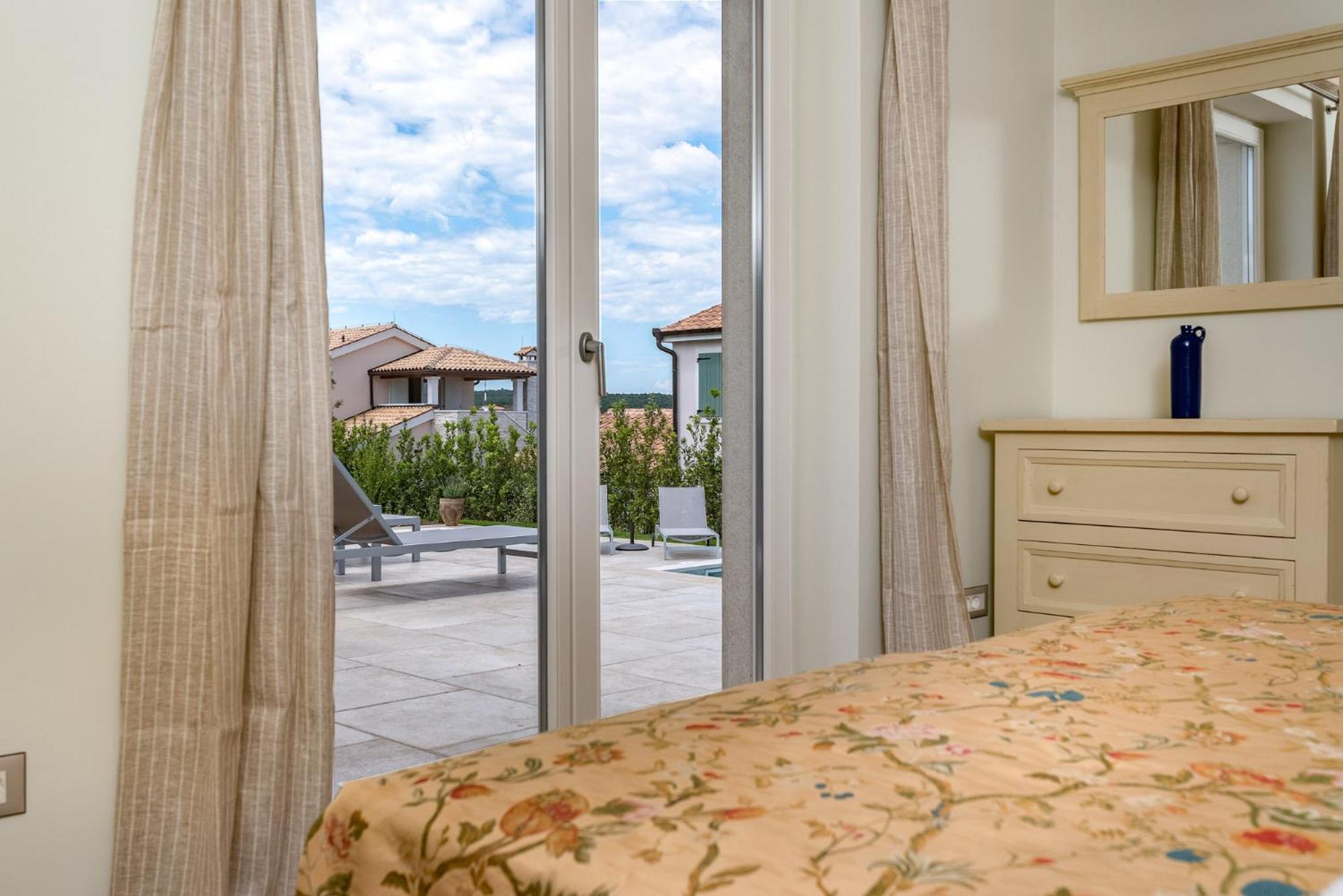 Mirana Luxury Villas Kavran Room photo